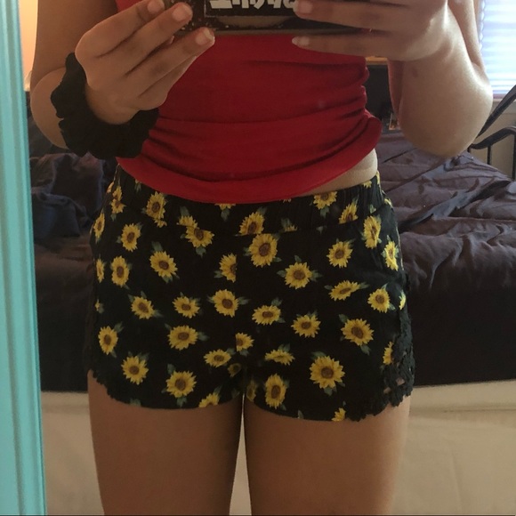 forever 21 sunflower shorts🌻💛 - Picture 5 of 6
